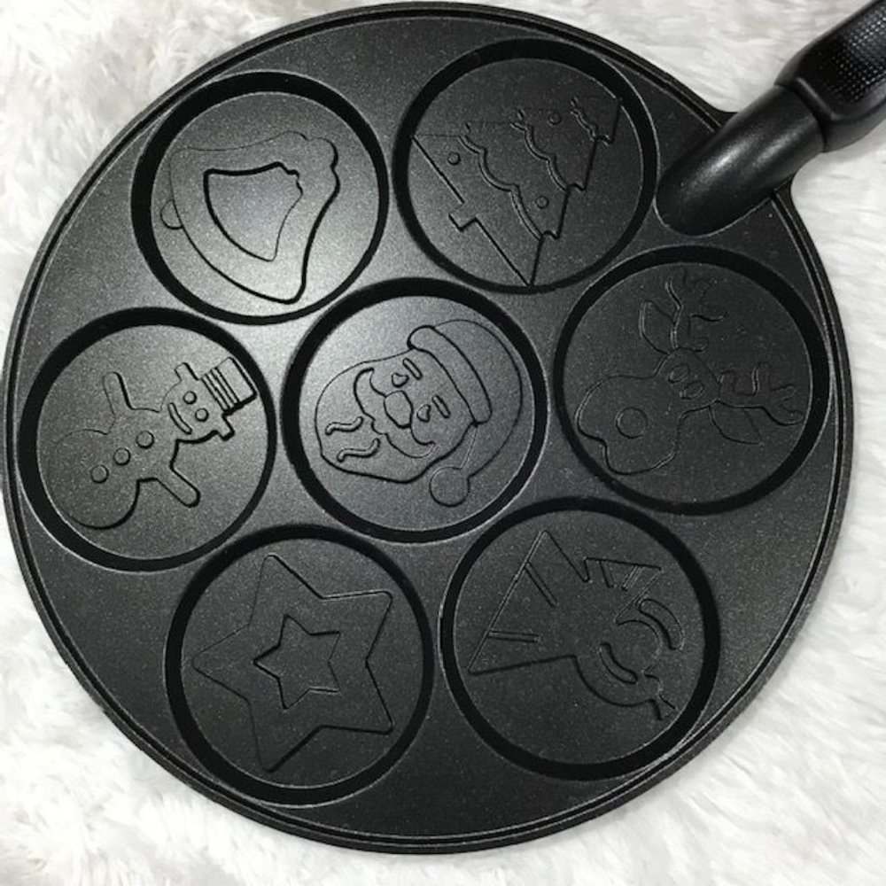 NWOT Nordic Ware Holiday Non-Stick Pancake Pan
